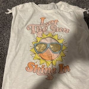 Peek with the sun shin in T-shirt